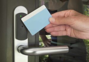 Kinh nghiệm chọn mua khóa cửa bằng thẻ từ ổn định và an toàn