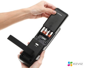 Hướng dẫn cách thay khóa cửa vân tay tại nhà đơn giản