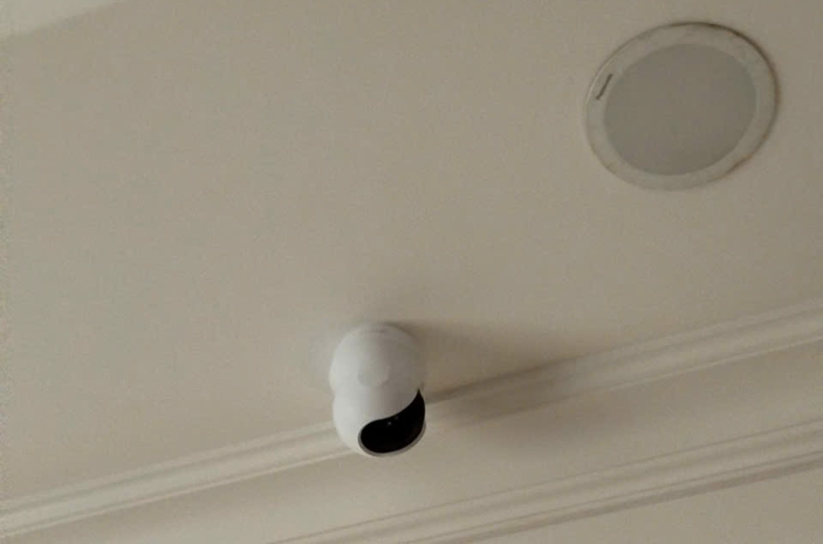 Camera giám sát người già